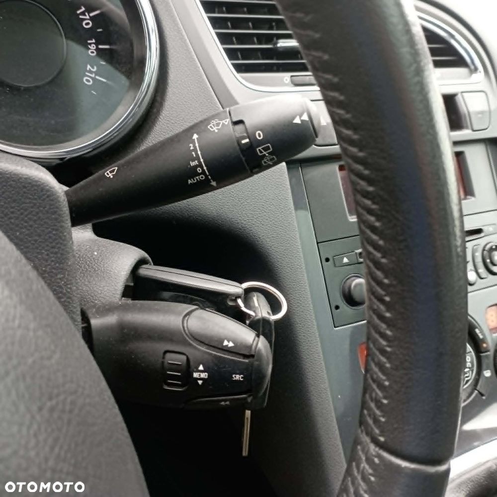 Peugeot 5008 1.6 THP Family 7os - 27