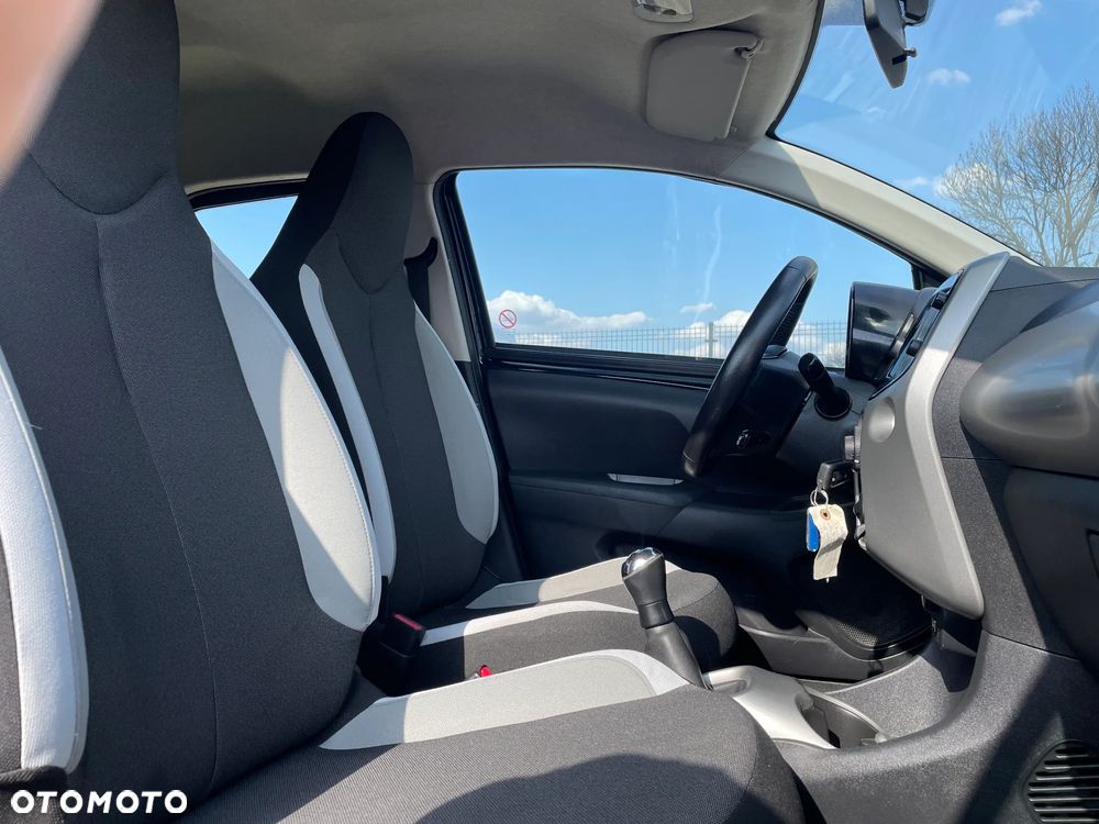 Toyota Aygo x-play - 20