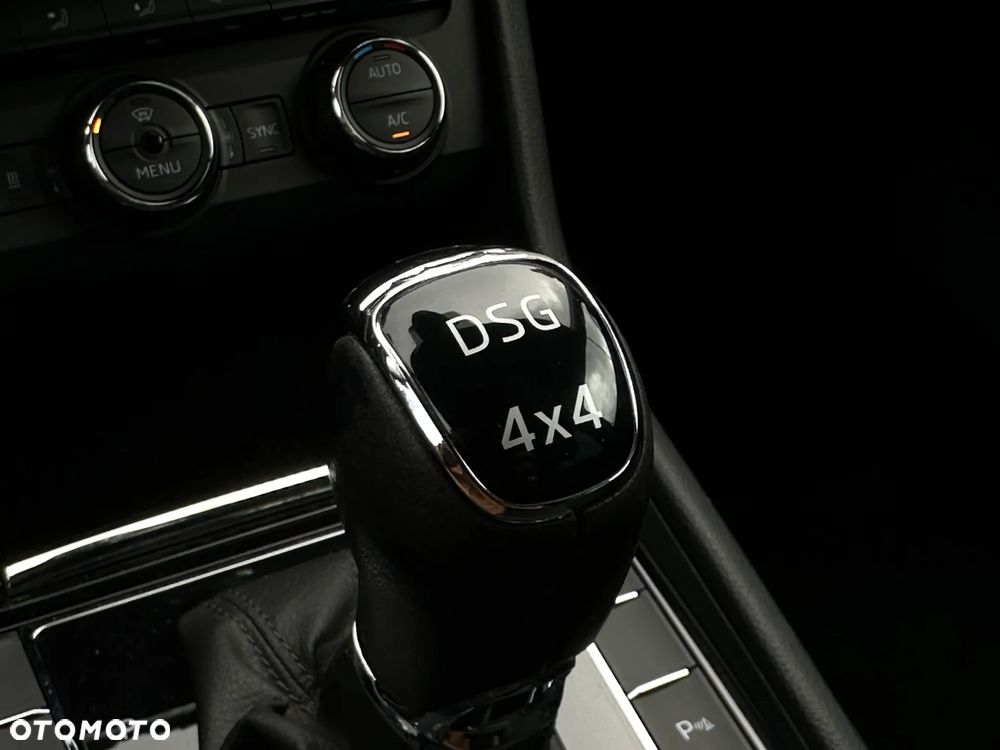 Skoda Superb 2.0 TDI 4x4 DSG Premium Edition - 26