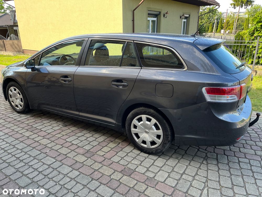 Toyota Avensis 2.0 D-4D Executive - 21