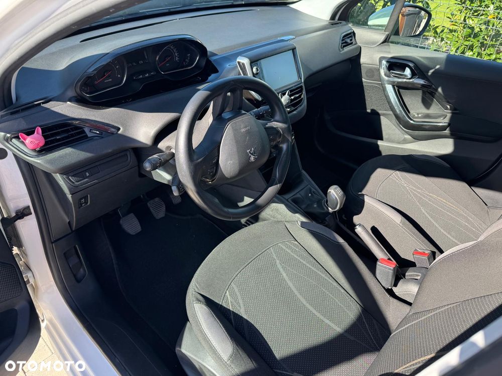 Peugeot 208 2013 photo 3