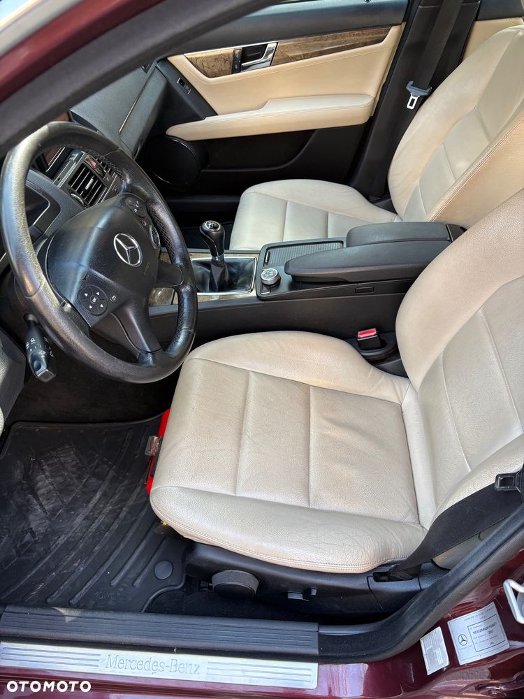 Mercedes-Benz Klasa C 220 CDI Avantgarde - 17