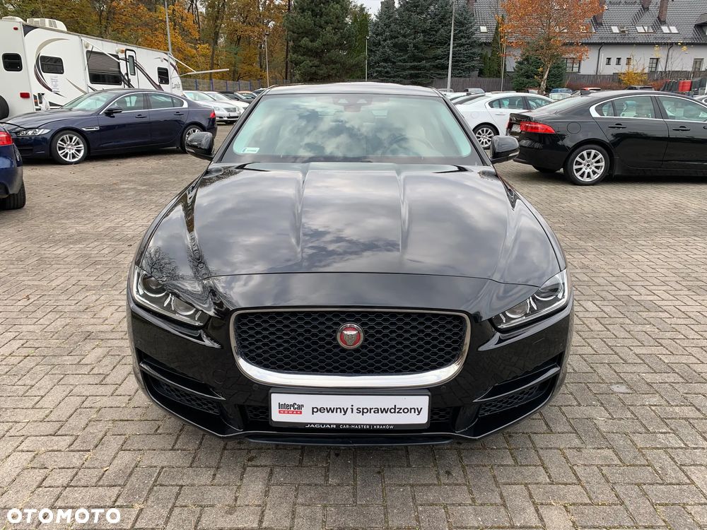 Jaguar XE 2.0 D Prestige - 3