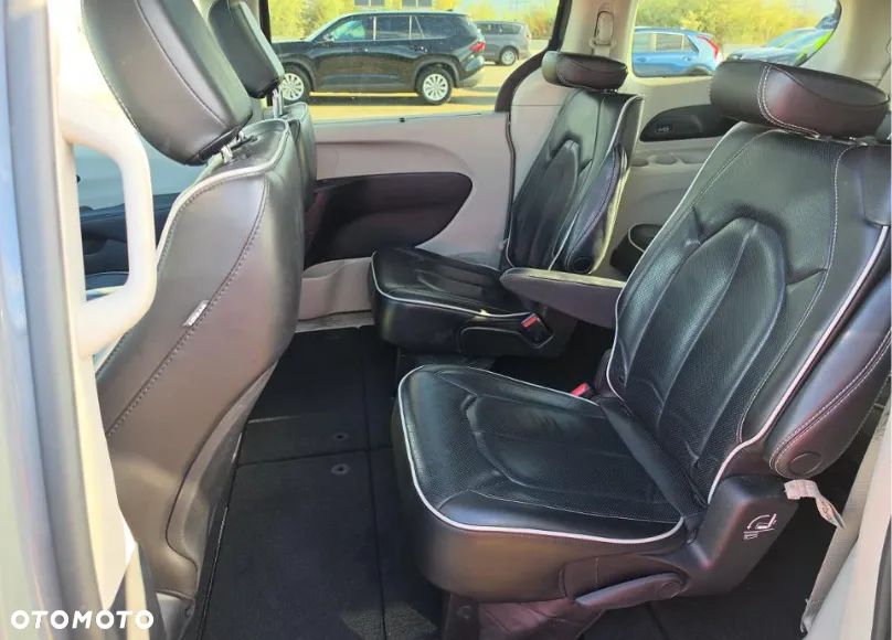 Chrysler Pacifica - 12