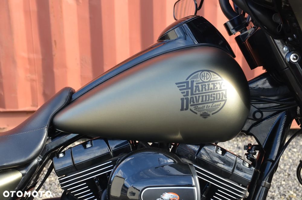 Harley-Davidson Touring Street Glide - 13