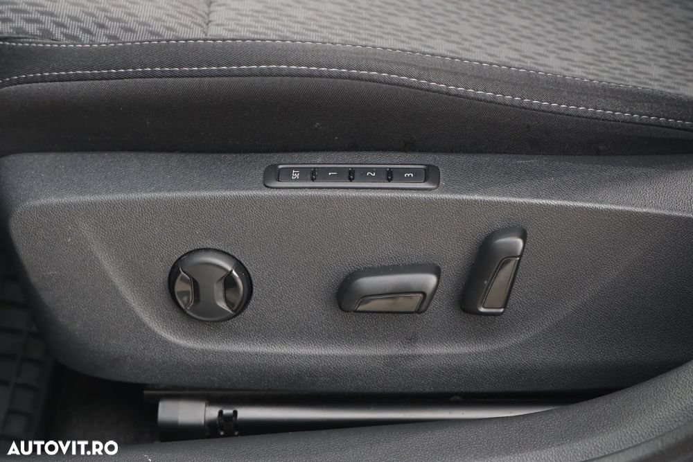 Skoda Octavia Combi 2.0 TDI First Edition - 26