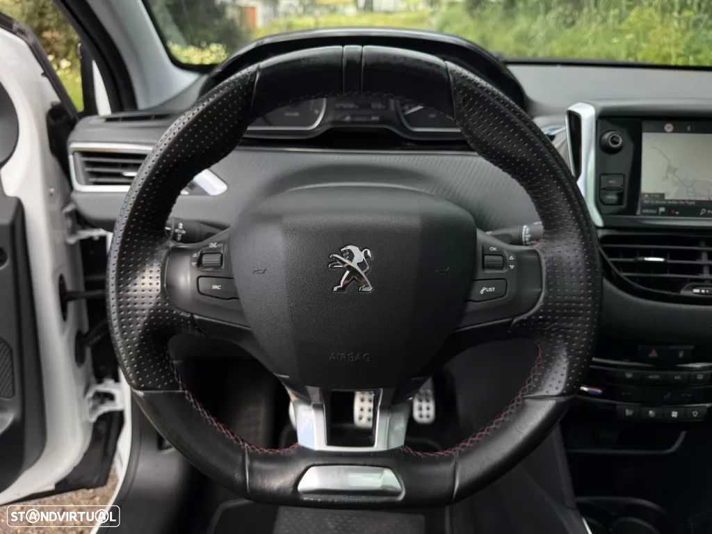 Peugeot 208 1.2 PureTech GT Line - 32