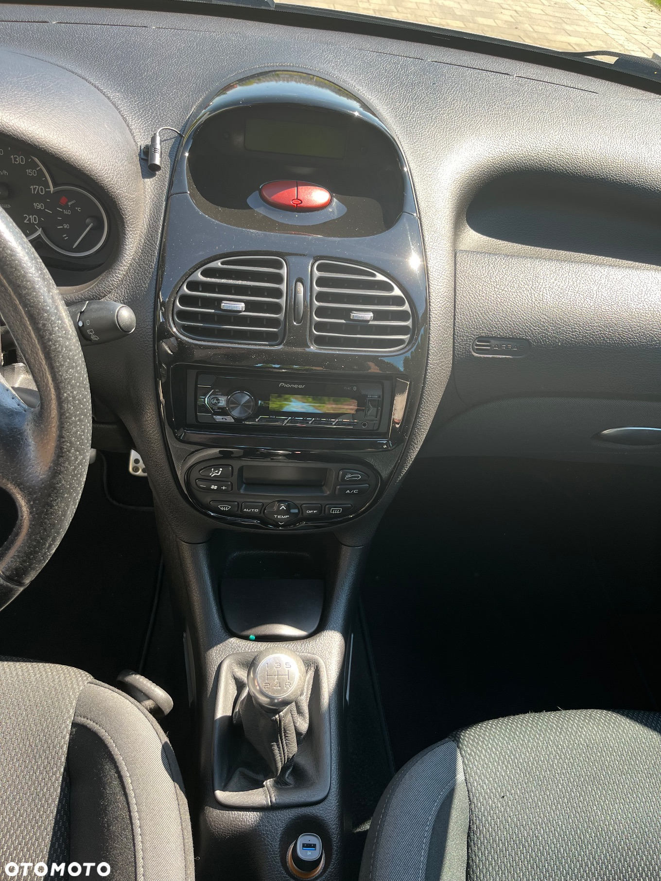 Peugeot 206 75 JBL - 24