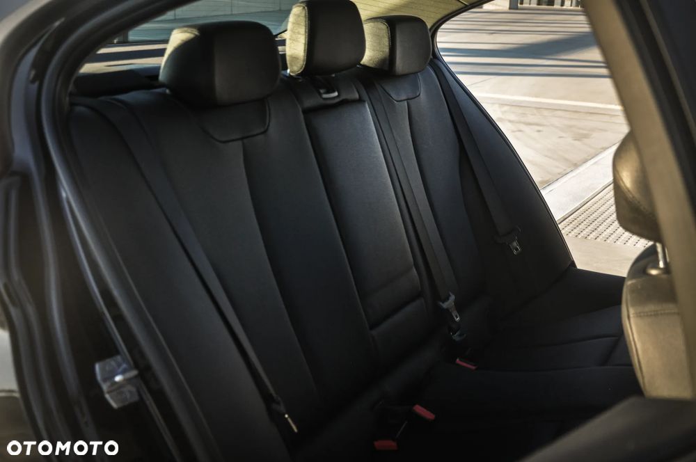 BMW Seria 3 320i Edition Luxury Line Purity - 10