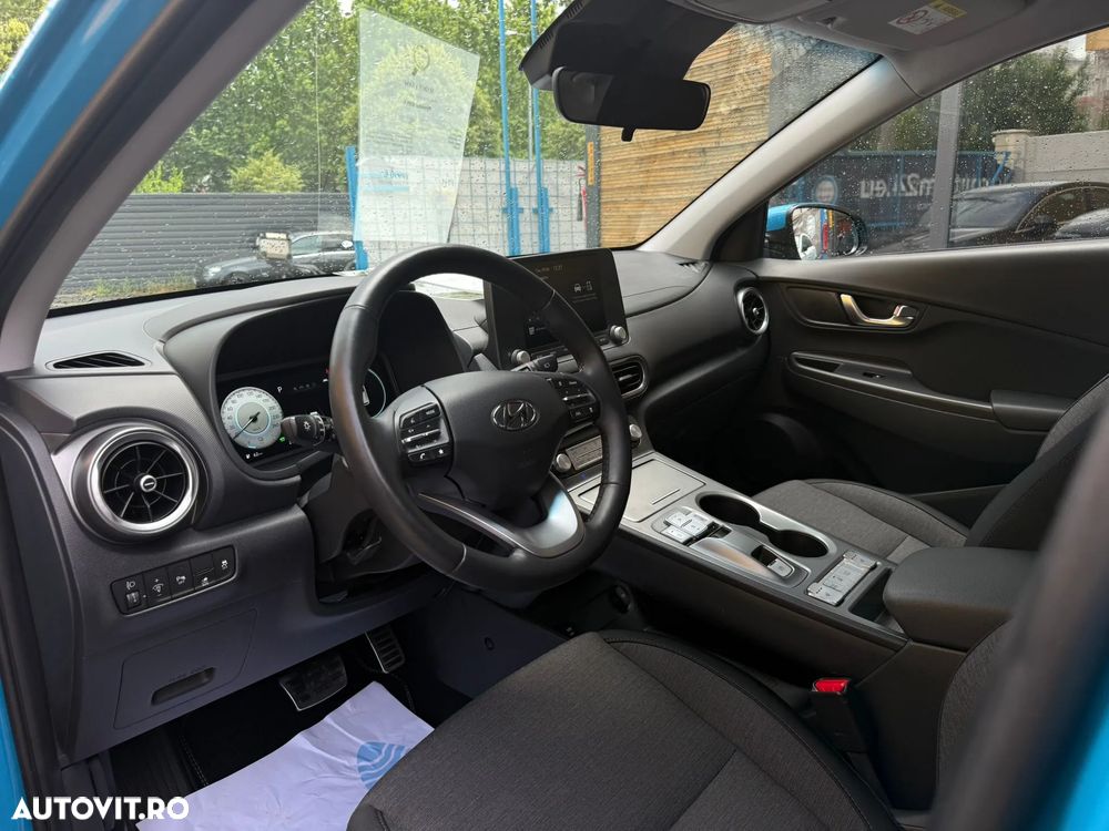 Hyundai KONA Select - 18