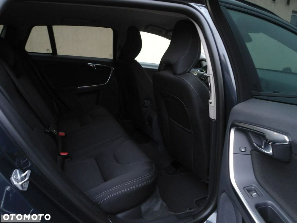 Volvo V60 D2 Momentum - 22