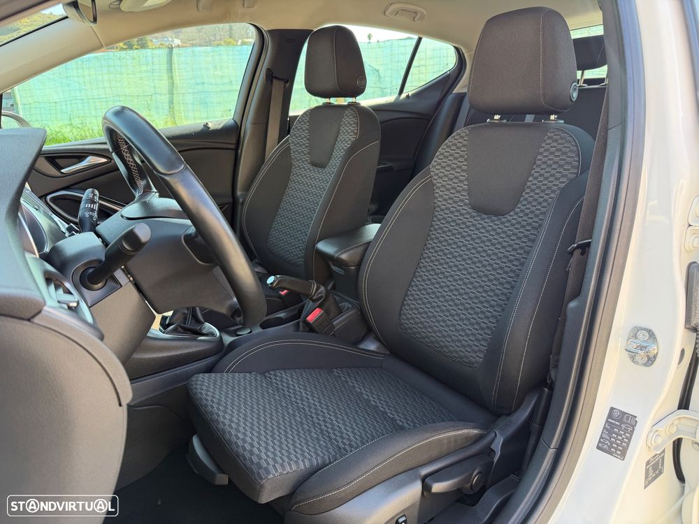 Opel Astra 1.6 D (CDTI) Dynamic - 11