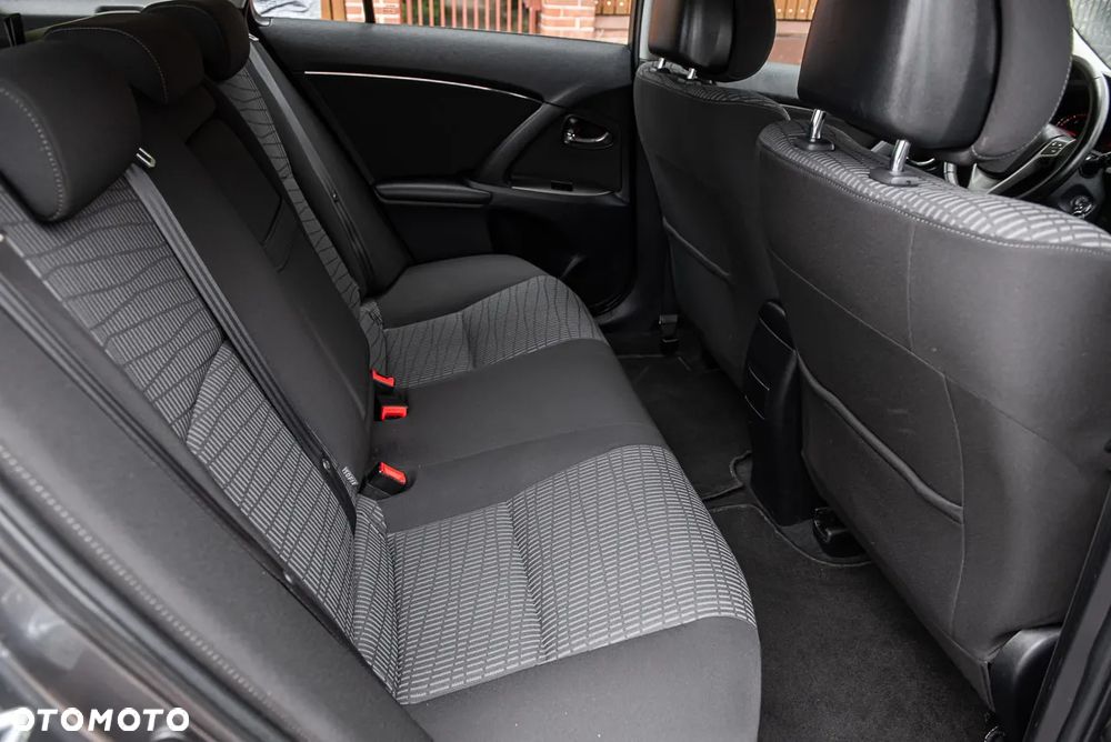 Toyota Avensis 2.0 D-4D Sol+NAVI - 26