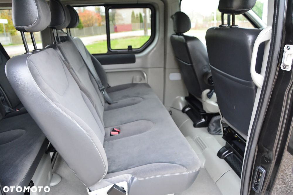 Renault Trafic FAP Grand Passenger Black Edition - 40