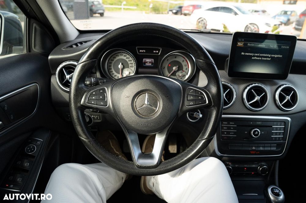 Mercedes-Benz GLA - 9