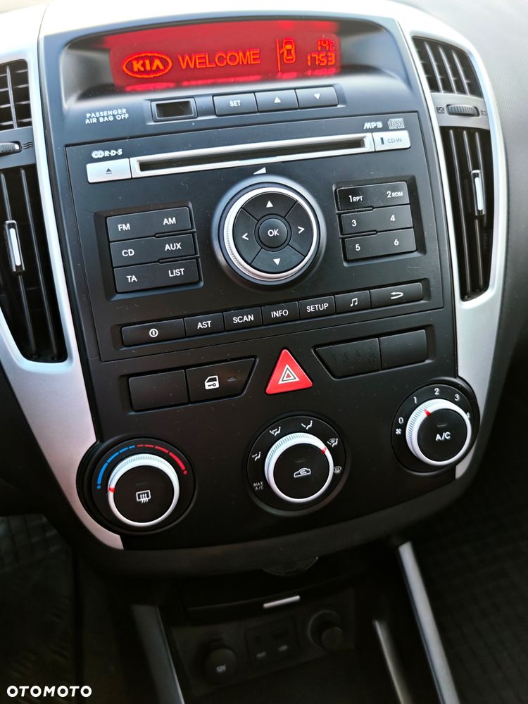Kia Ceed - 25