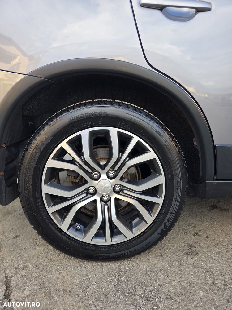 Mitsubishi Outlander 2.2 DI-D 4WD Automatik Diamant Edition+ - 19