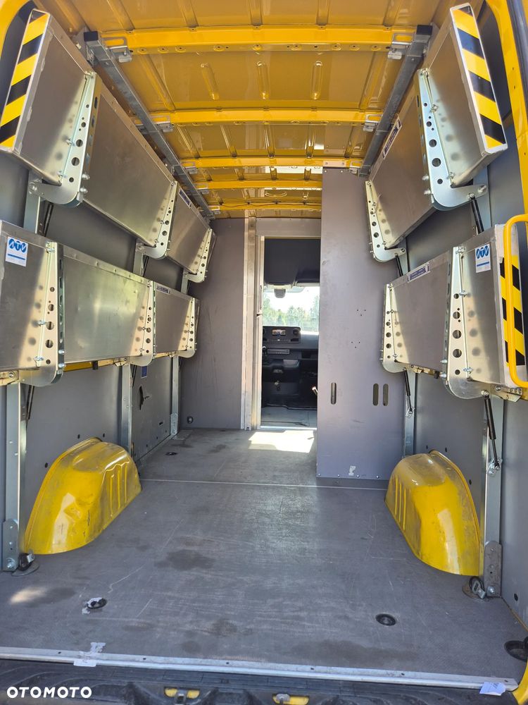Mercedes-Benz Sprinter - 15