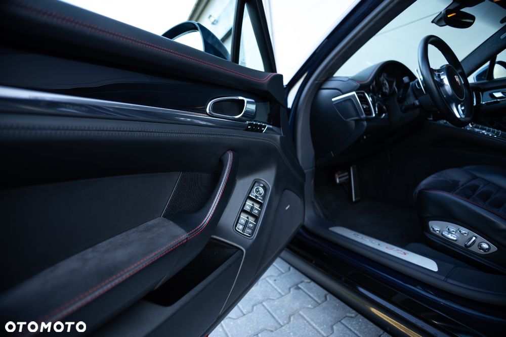 Porsche Panamera GTS PDK - 25