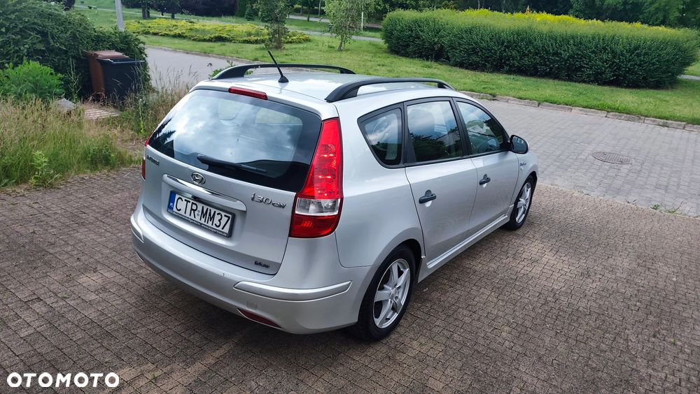 Hyundai i30 blue 1.6 CRDi Premium - 24