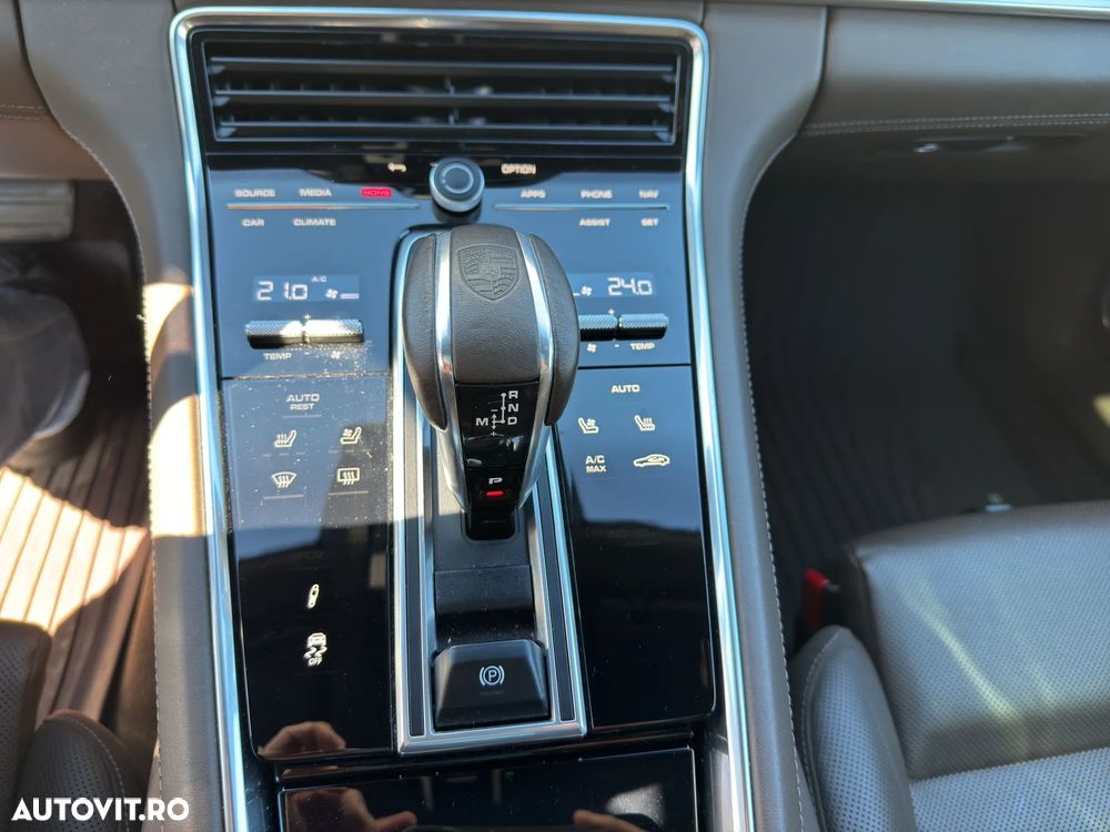 Porsche Panamera 4 Platinum Edition - 29