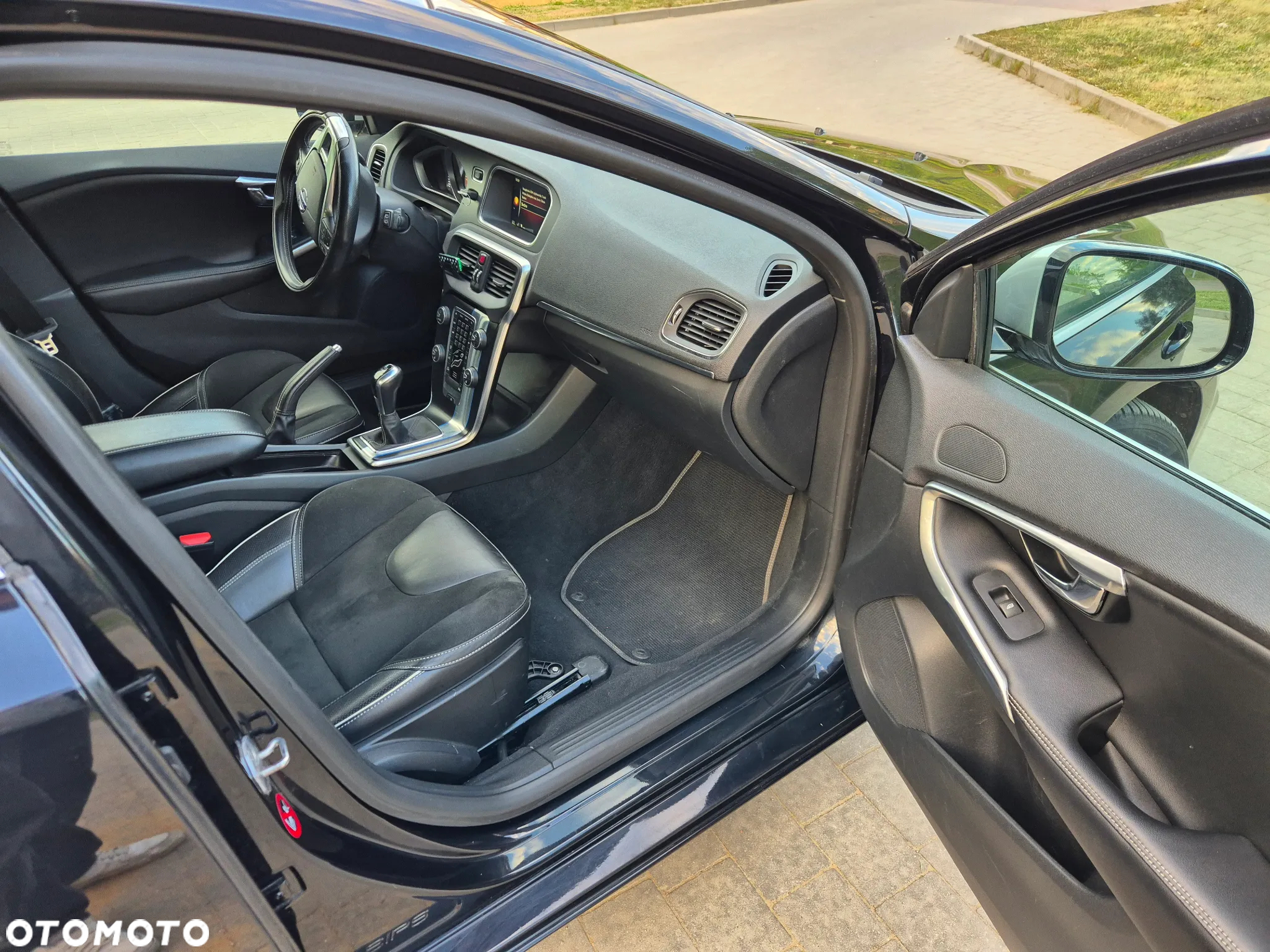 Volvo V40 D4 Drive-E R-Design Summum - 14