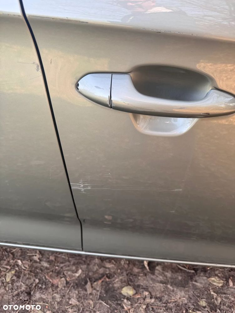 Kia Carens 1.6 GDI M - 11