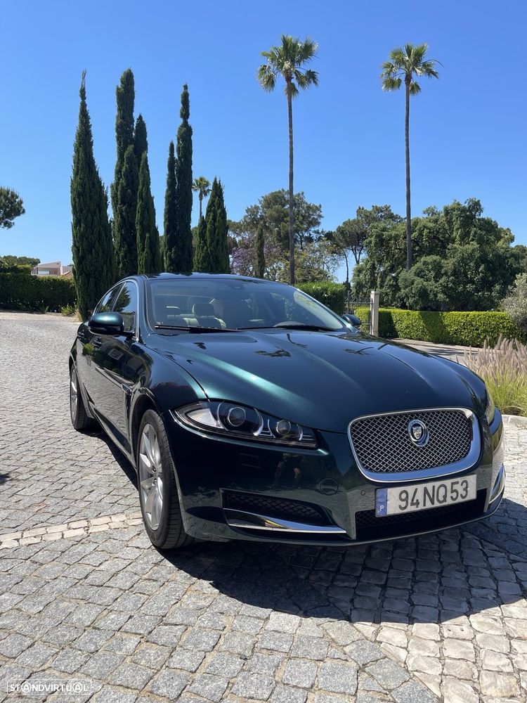 Jaguar XF Sportbrake 2.2 D Luxury - 4