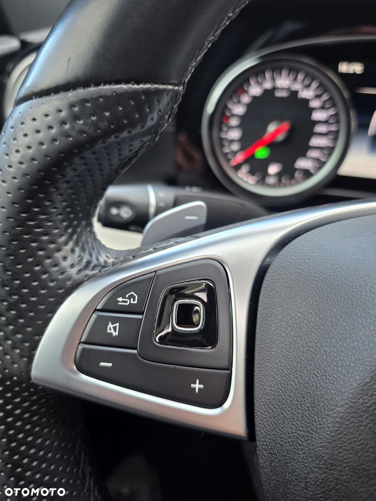 Mercedes-Benz Klasa E 220 d 4-Matic 9G-TRONIC - 15