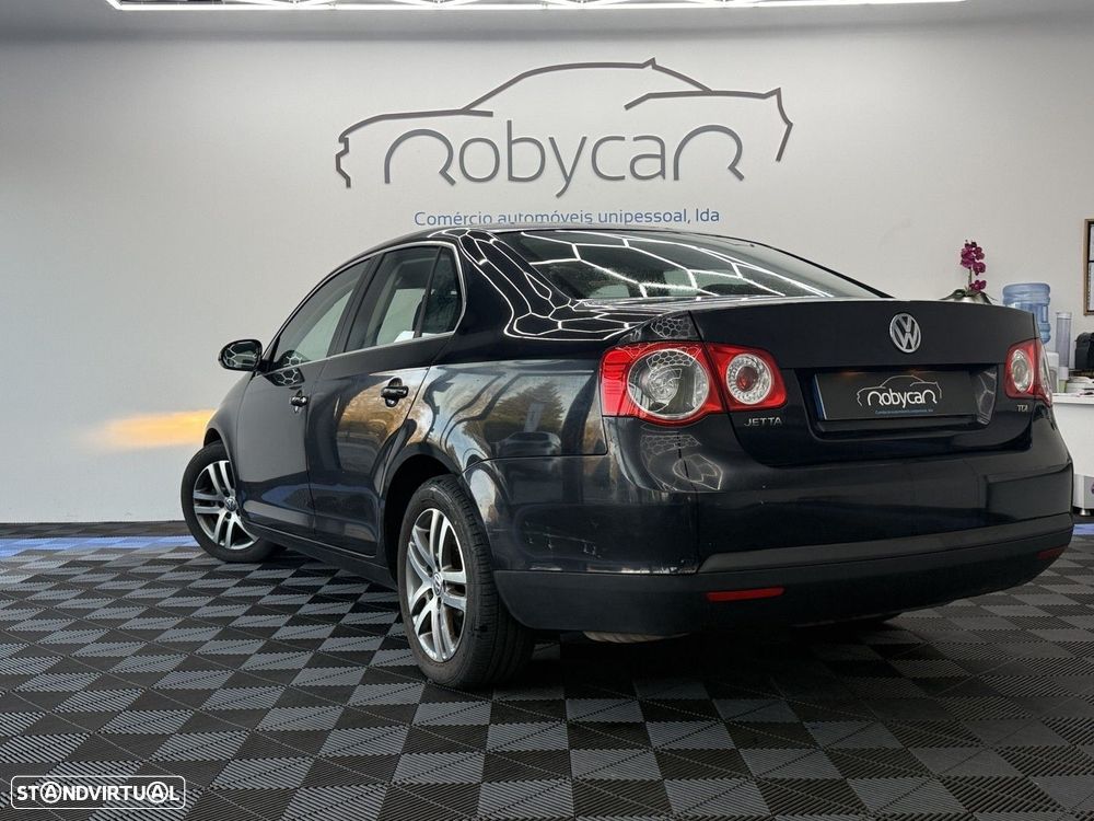 VW Jetta 1.9 TDi Confortline - 3