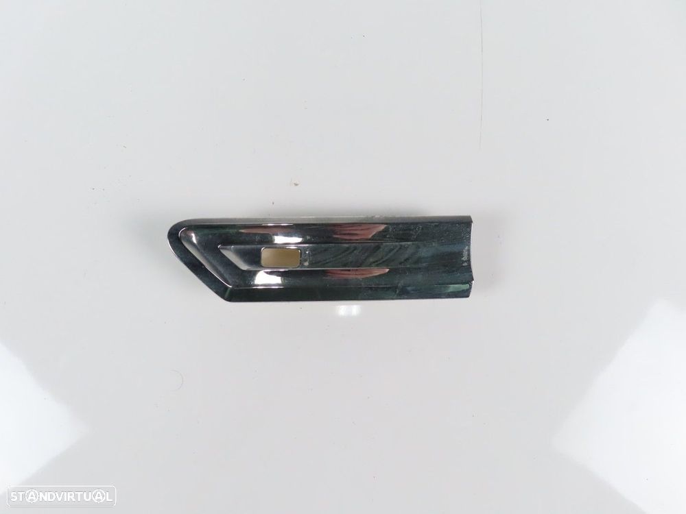 Friso guarda-lamas LCI Esquerdo/Frente Seminovo/ Original BMW 7 (F01, F02, F03,... - 1