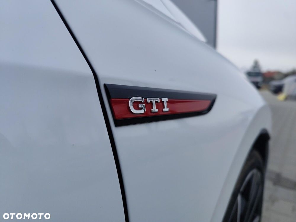 Volkswagen Golf - 32