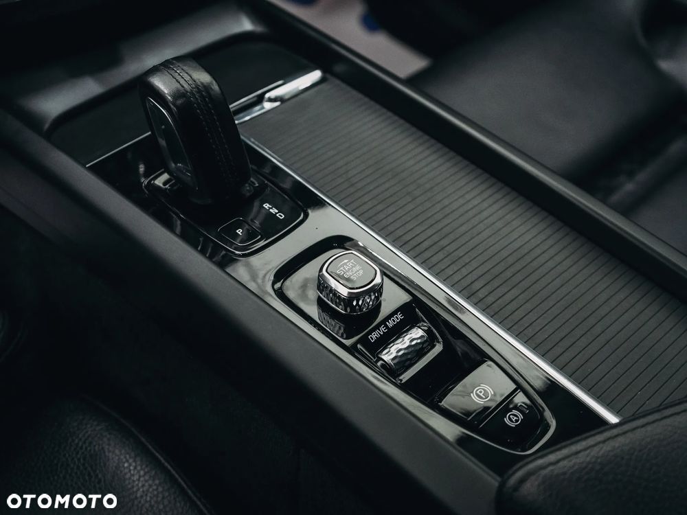 Volvo XC 60 B4 D Geartronic Momentum - 23