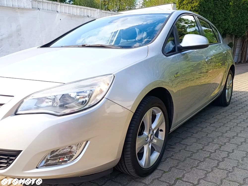 Opel Astra 1.6 Design Edition - 10