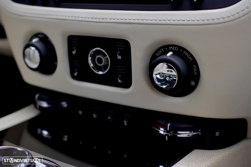Rolls Royce Wraith 6.6 Twin-Turbo V12 - 44