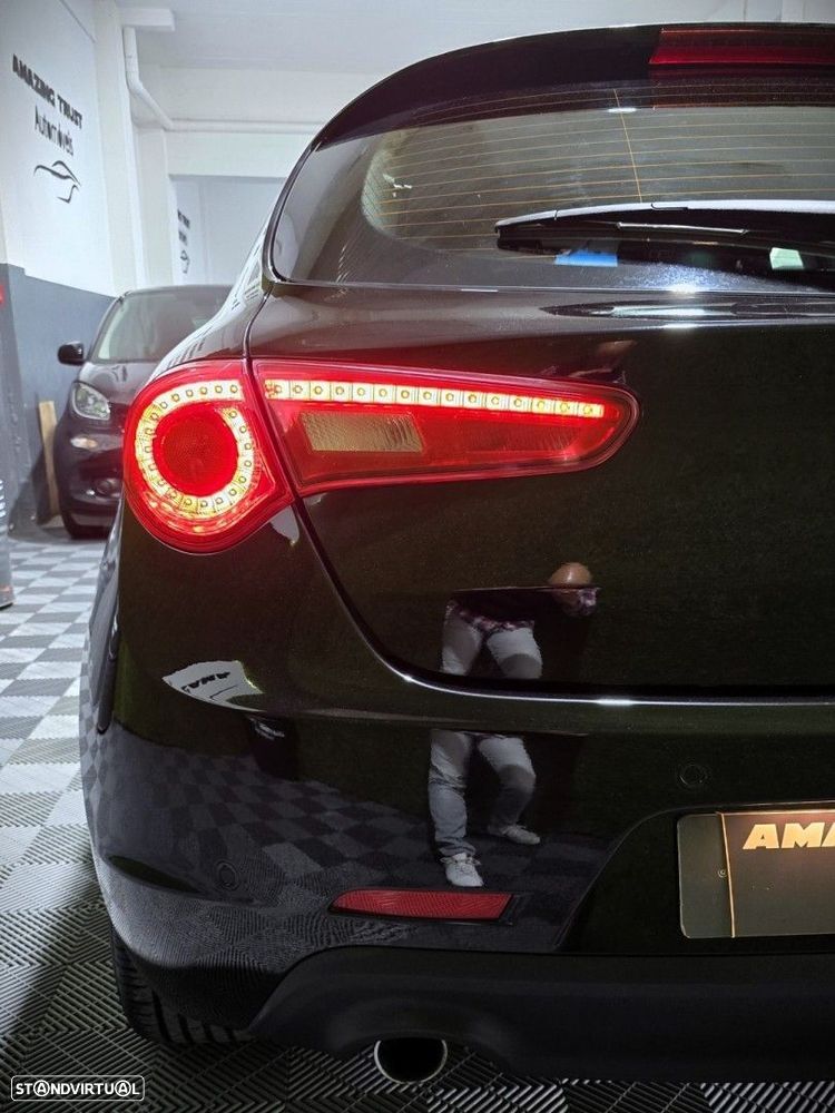 Alfa Romeo Giulietta 1.6 JTDM Distinctive - 8