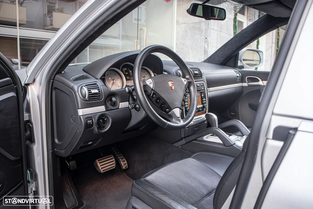 Porsche Cayenne Turbo S - 11