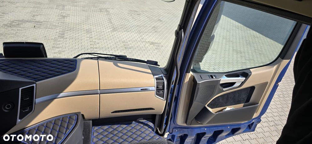 Mercedes-Benz Actros - 9