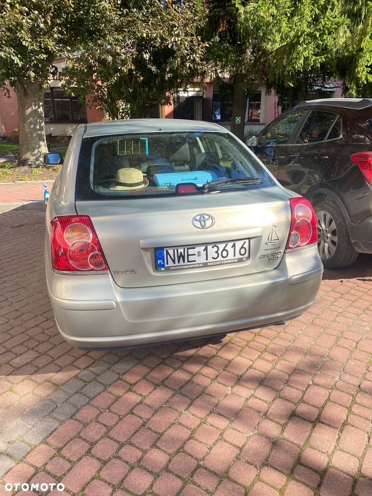 Toyota Avensis - 8