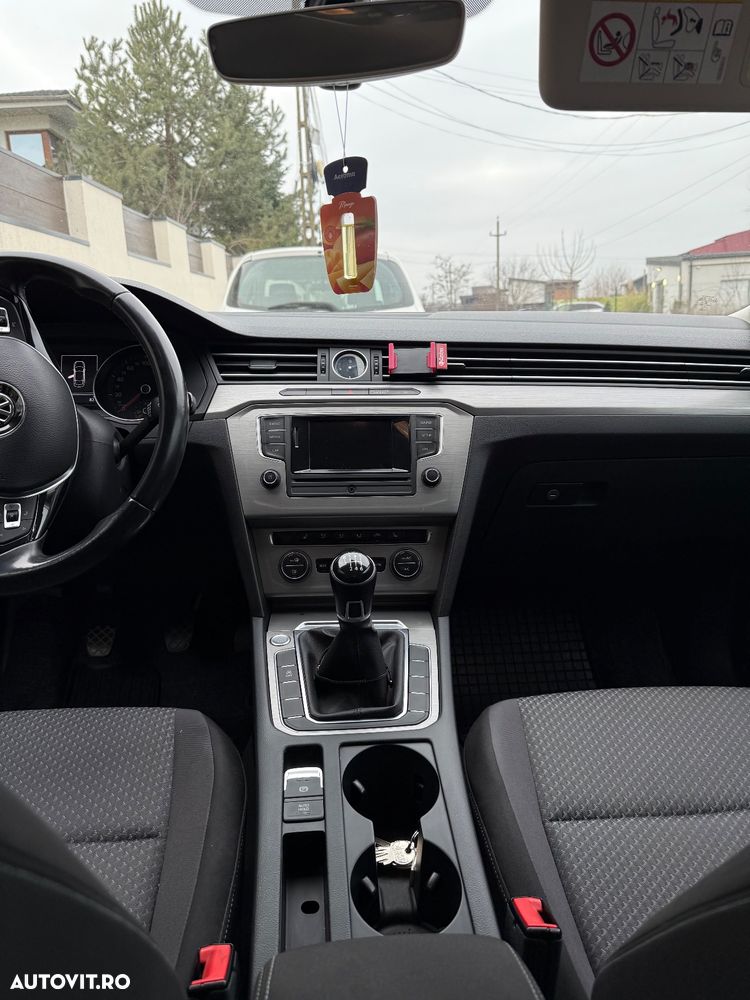Volkswagen Passat 1.6 TDI Comfortline - 8