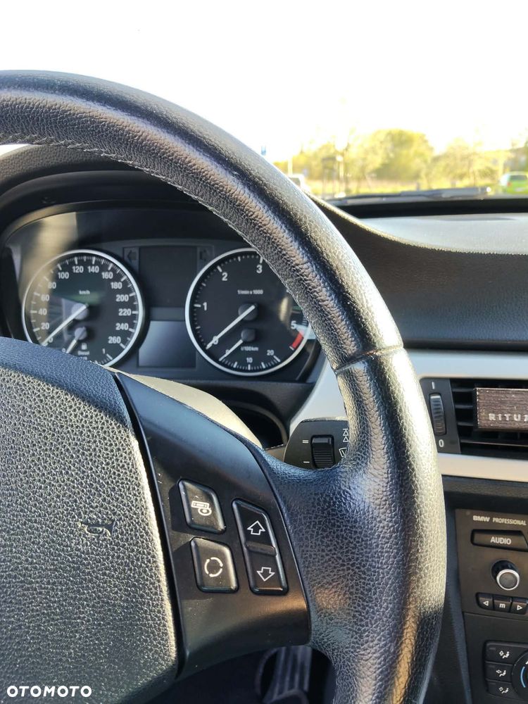BMW Seria 3 318d - 5