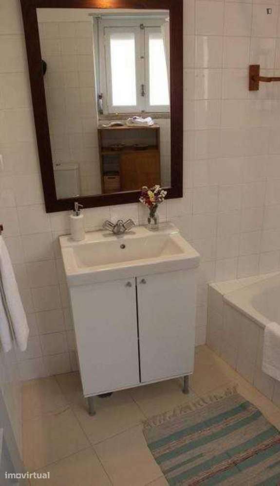 Quarto - localizado em Anjos Lisbon - Grande imagem: 3/25