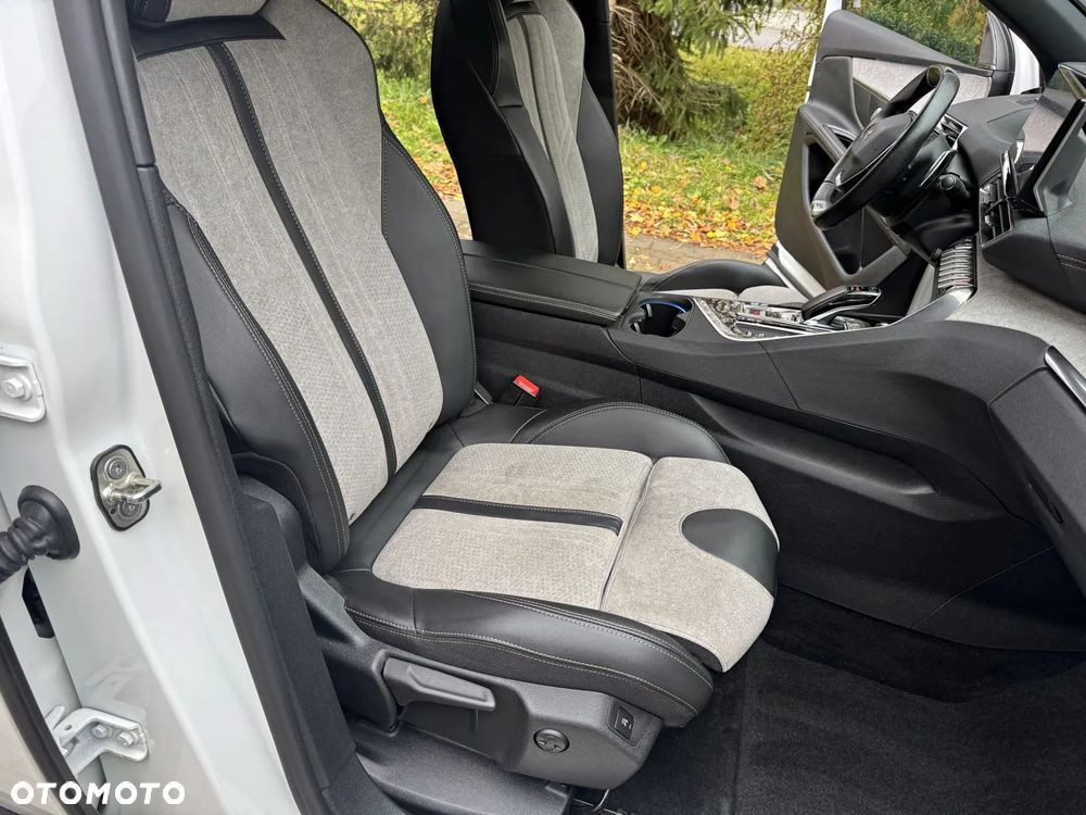 Peugeot 3008 Plug-In Hybrid 225 e-EAT8 GT - 16