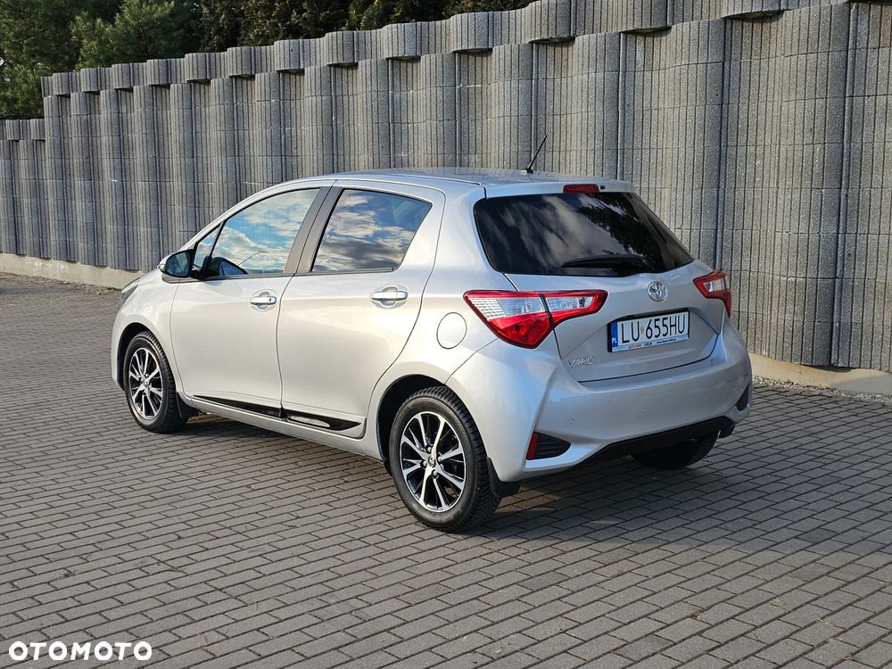 Toyota Yaris 1.5 Premium - 11