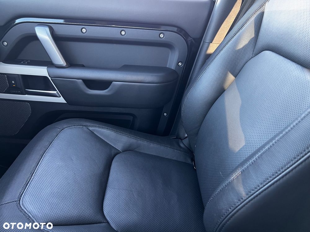 Land Rover Defender - 20