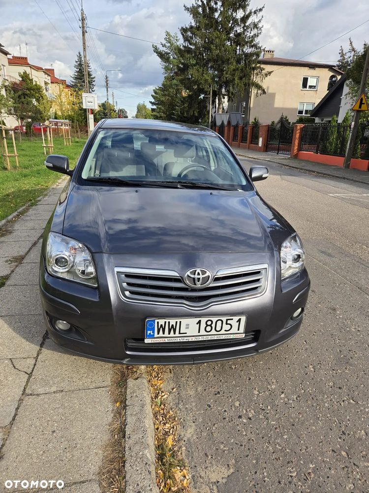 Toyota Avensis - 2