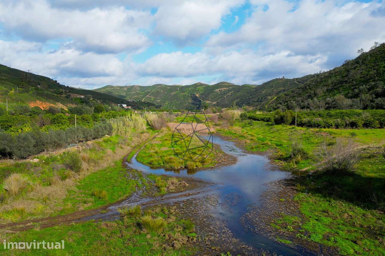 Terreno de 143 250  m2  com casa, armazém e  ruinas para venda em Lara - Grande imagem: 4/19