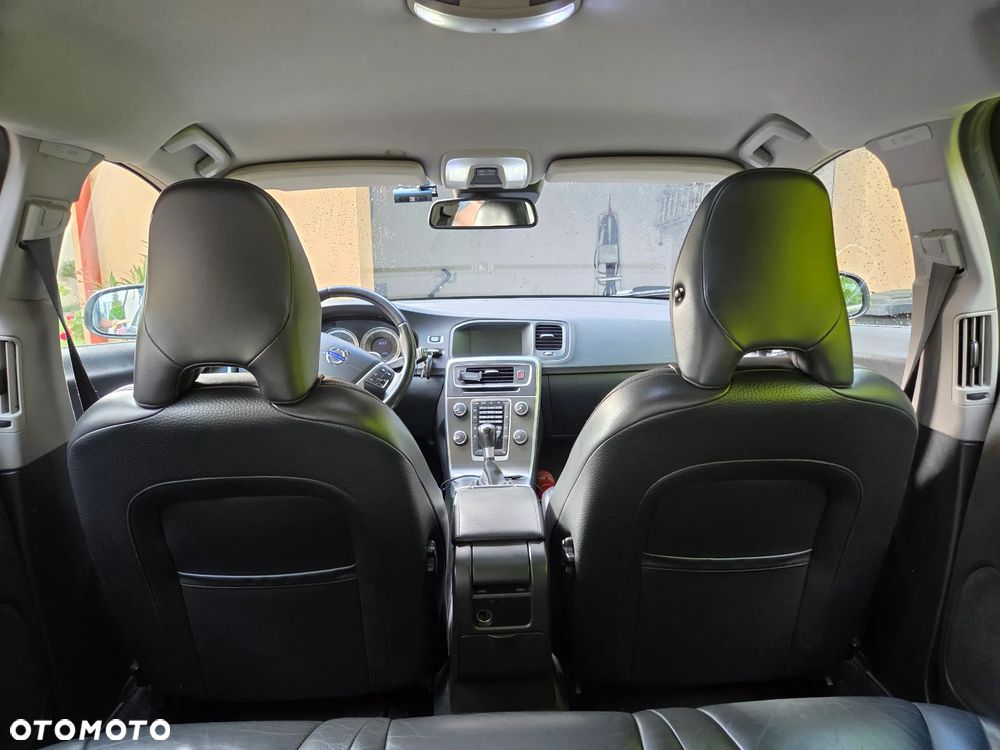Volvo V60 D2 Momentum - 9