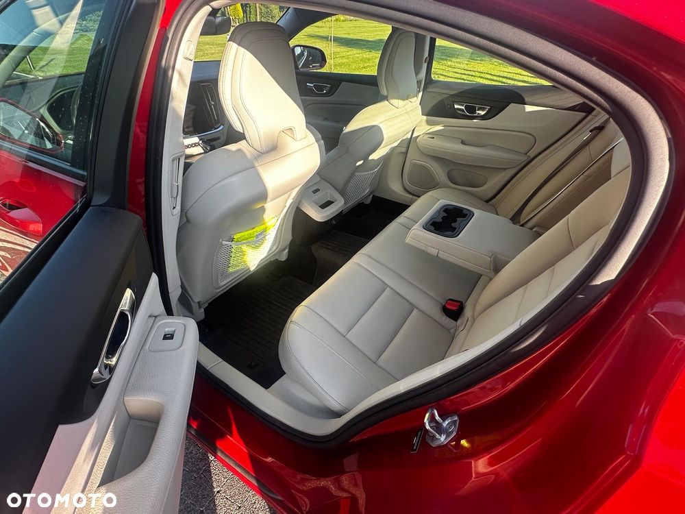 Volvo S60 T6 AWD Momentum Pro - 14