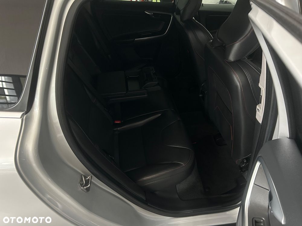 Volvo XC 60 D3 Geartronic Momentum - 26